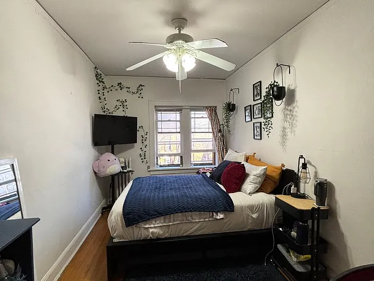 Newport Manor — Photo 20