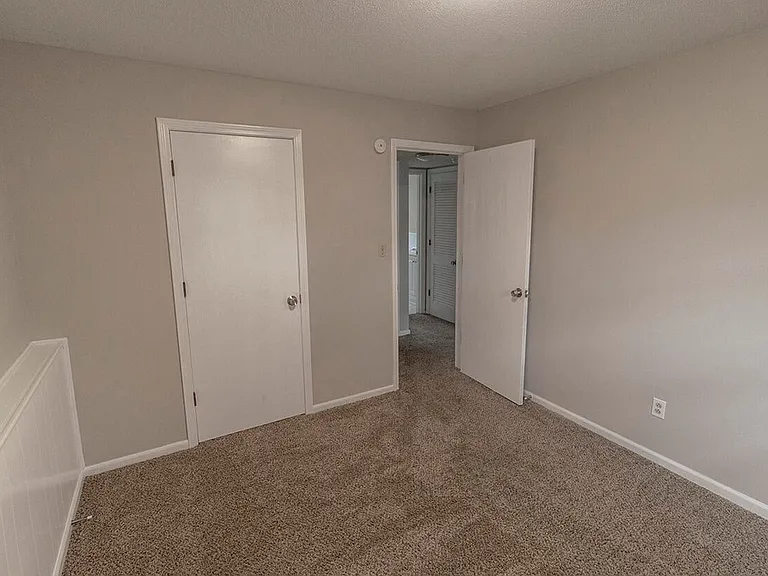 2916 Leeway Dr #B — Photo 10