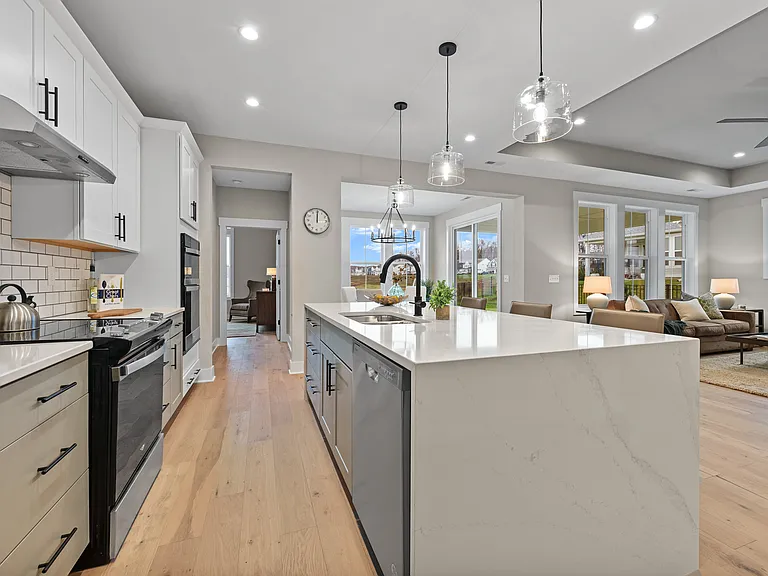 8866 Coe Dr — Photo 1