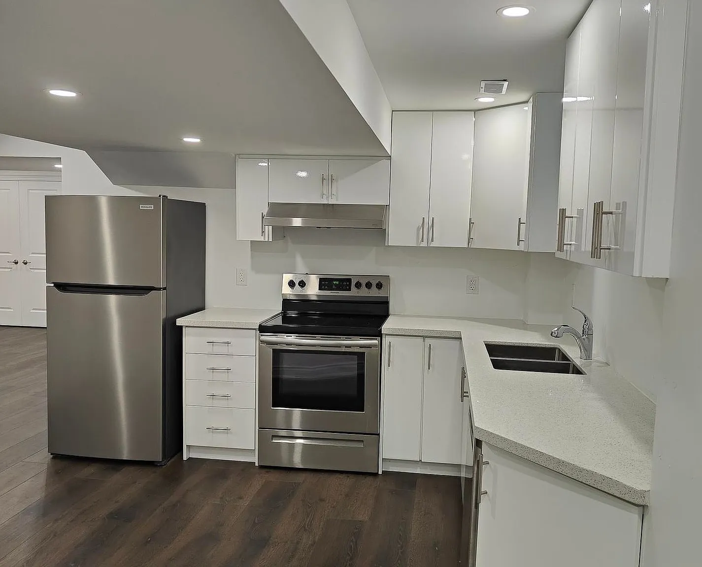 3 bed, $1,900 — Photo 3