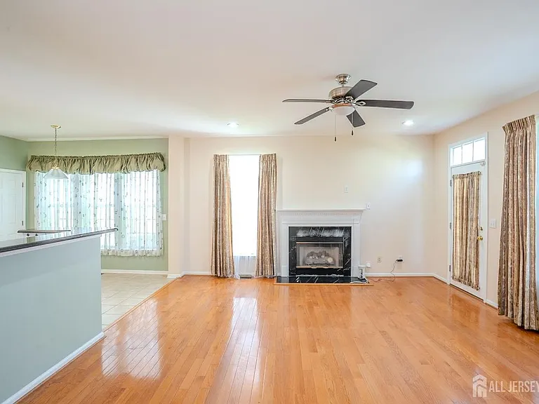 31 Hawthorn Dr — Photo 10