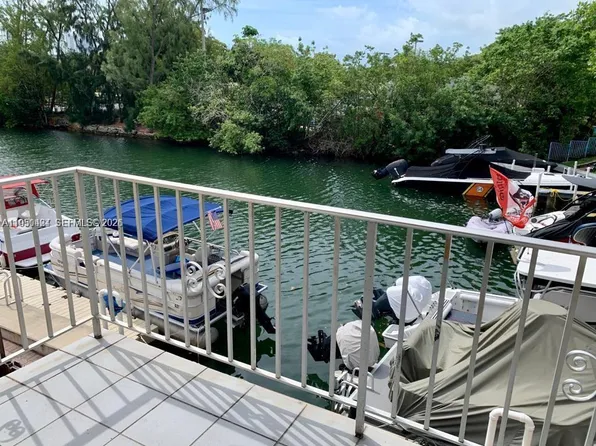 3522 NE 166th St APT 10, North Miami Beach, FL 33160