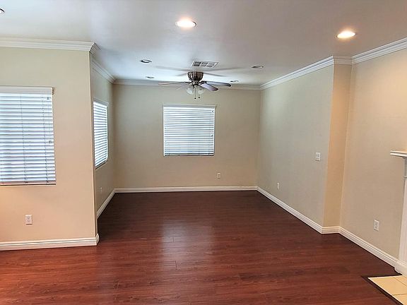 3rd image of 1308 Camelia Dr