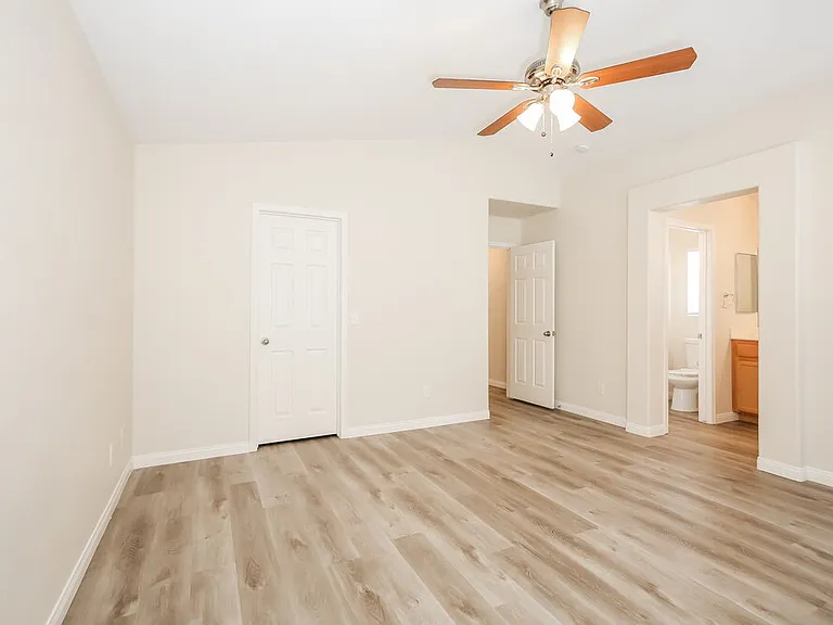 4137 Catalan Sails Ave — Photo 10