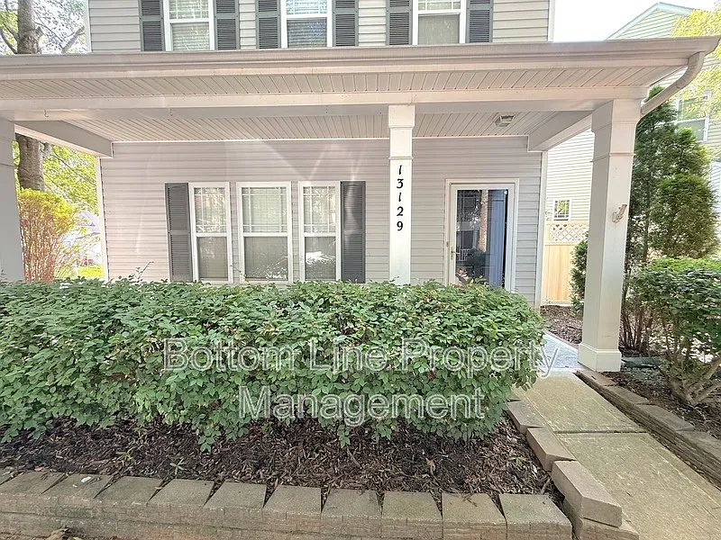 3 bed, 2.5 bath, 1302 sqft, $1,800 — Photo 2