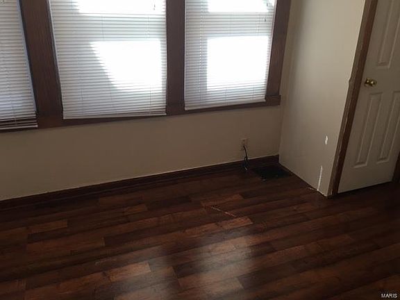 4th image of 4719 Varrelmann Ave