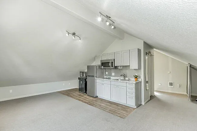 421 5th Ave — Photo 36
