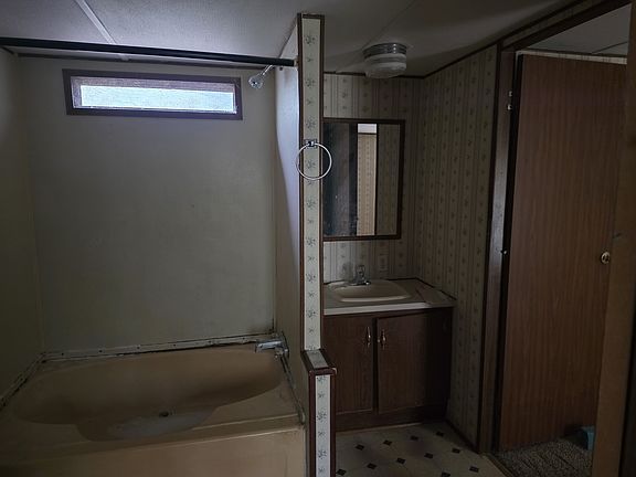 5th image of 415 Woody Rd #2