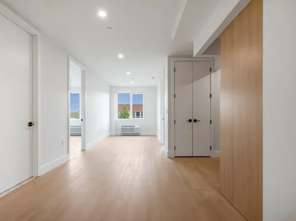 85 East 53rd Street image 1 of 8
