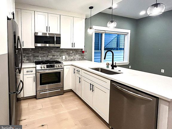 4th image of 822 Kennedy St NW #3