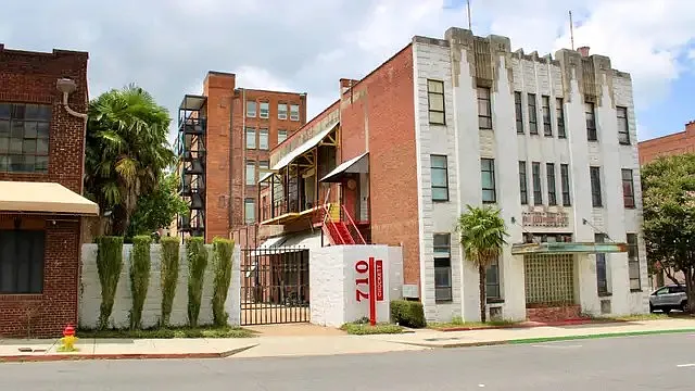 Studio, 932 sqft, $1,400 — Photo 1