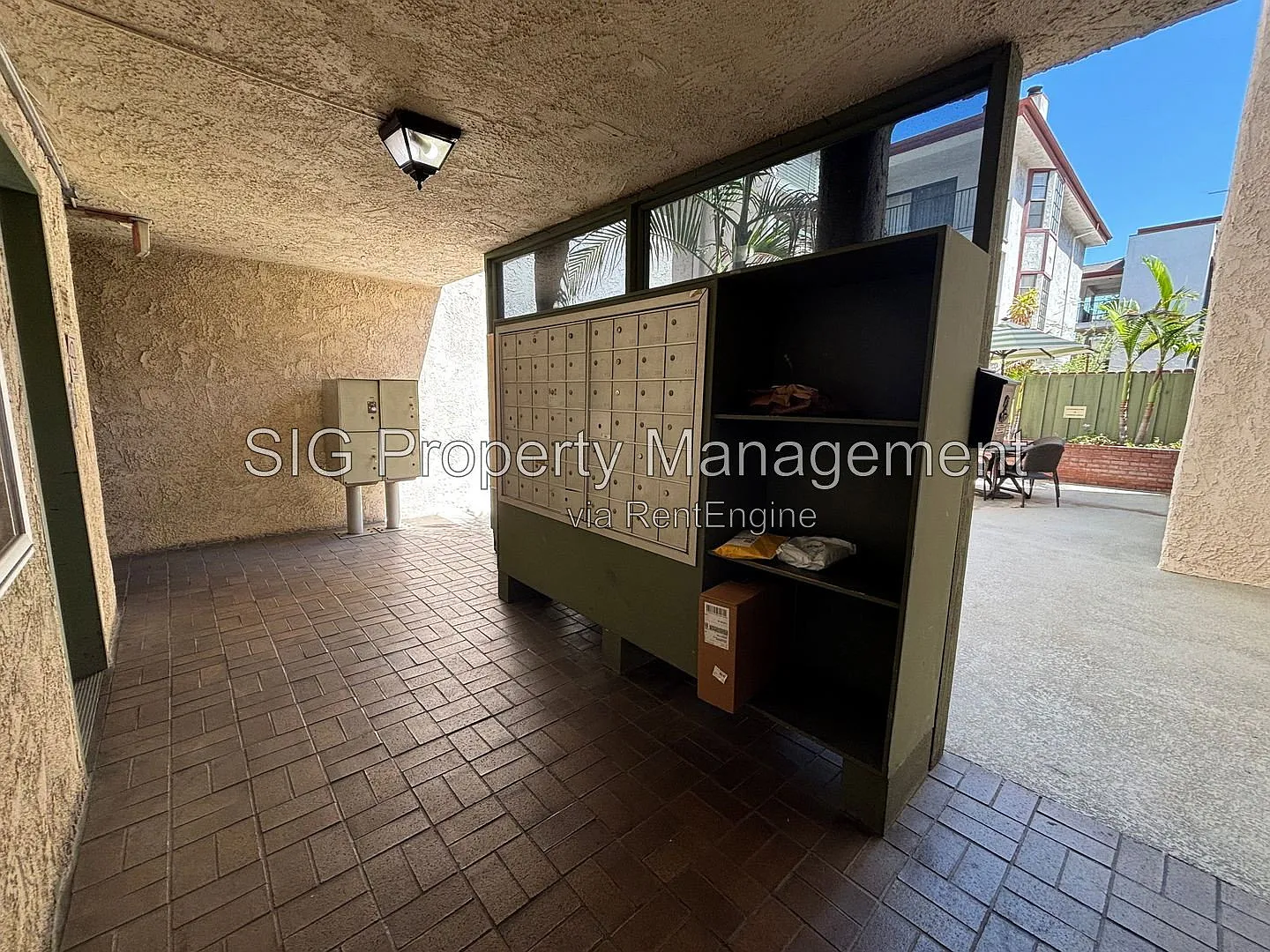 409 Burchett St — Photo 4