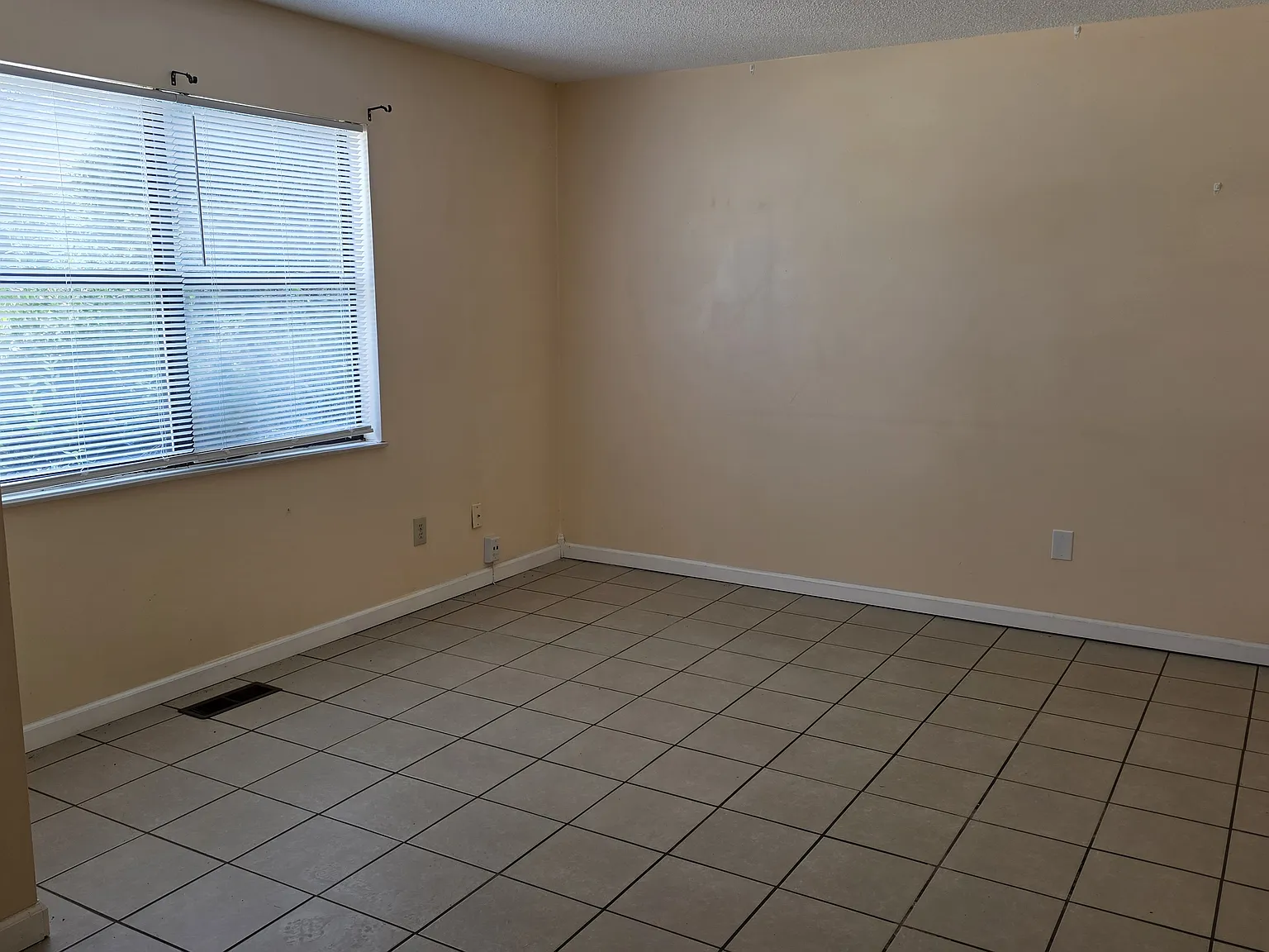 2 bed, 1.5 bath, 1200 sqft, $1,450 — Photo 3