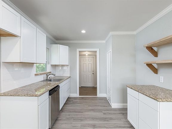 5th image of 4533 McCart Ave
