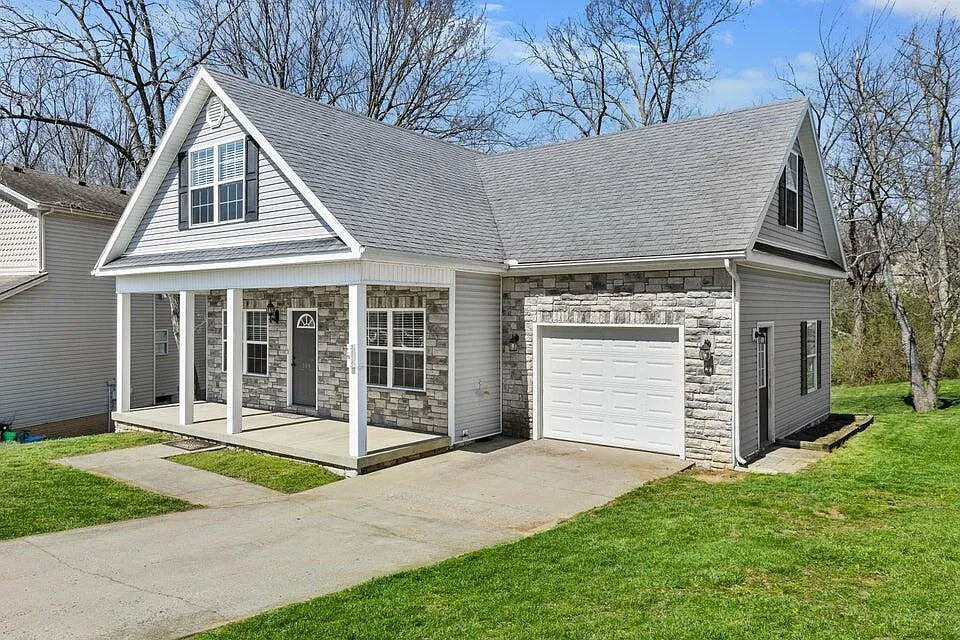 4 bed, 2.0 bath, 1615 sqft, $2,200 — Photo 2