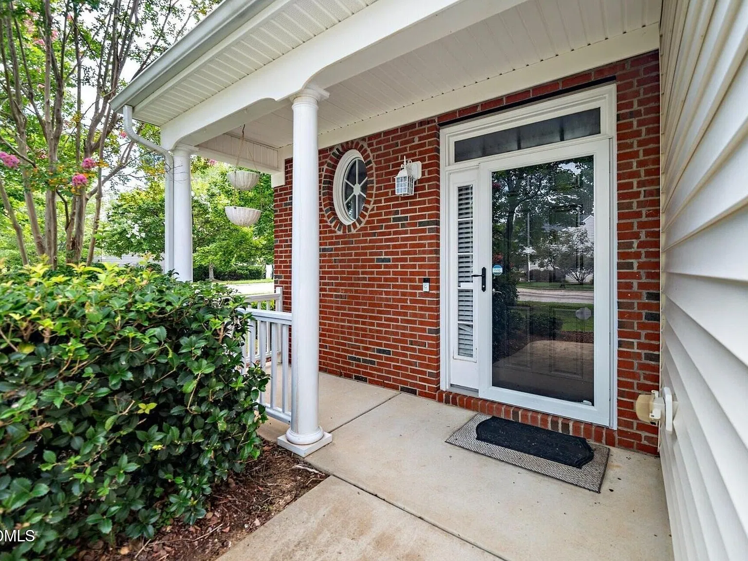 3 bed, 2.0 bath, 1621 sqft, $2,900 — Photo 4