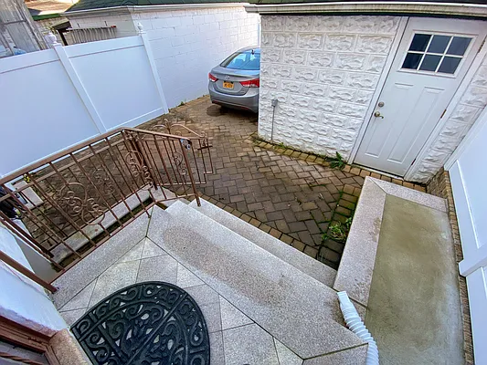 Rented by Solution Realty Services LLC | media 34