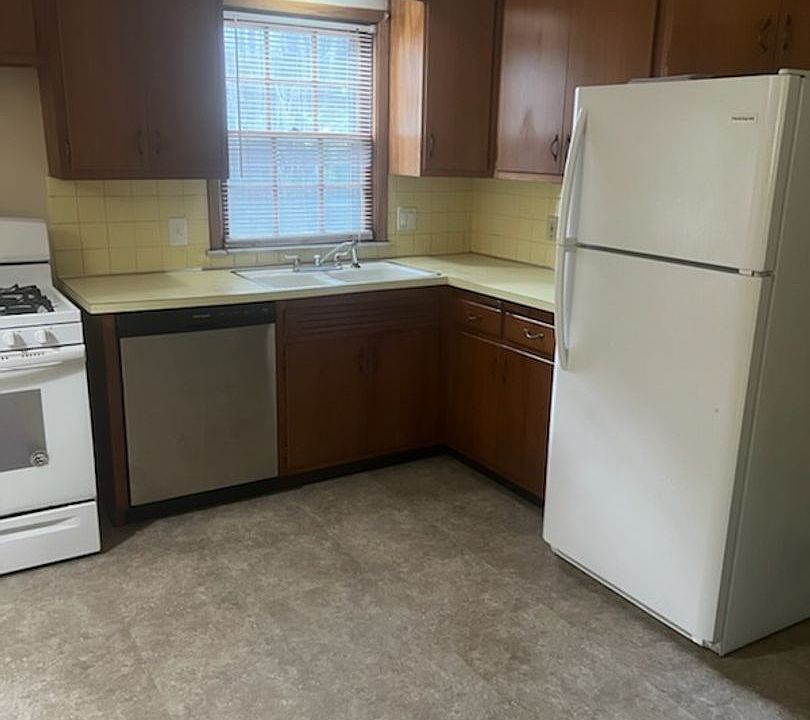 2nd image of 17611 Chagrin Blvd