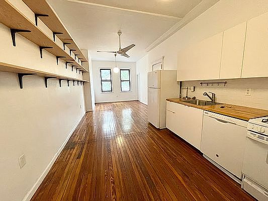 2nd image of 447 Jefferson Ave #2B