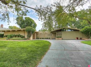 9929 Broadmoor Rd, Omaha, NE 68114