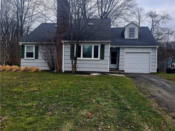 12 Meadow View Dr, Penfield, NY 14526