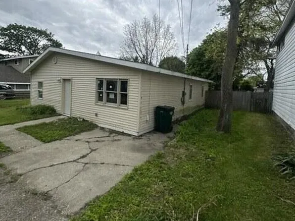 1020 R G Curtiss Ave, Lansing, MI 48911