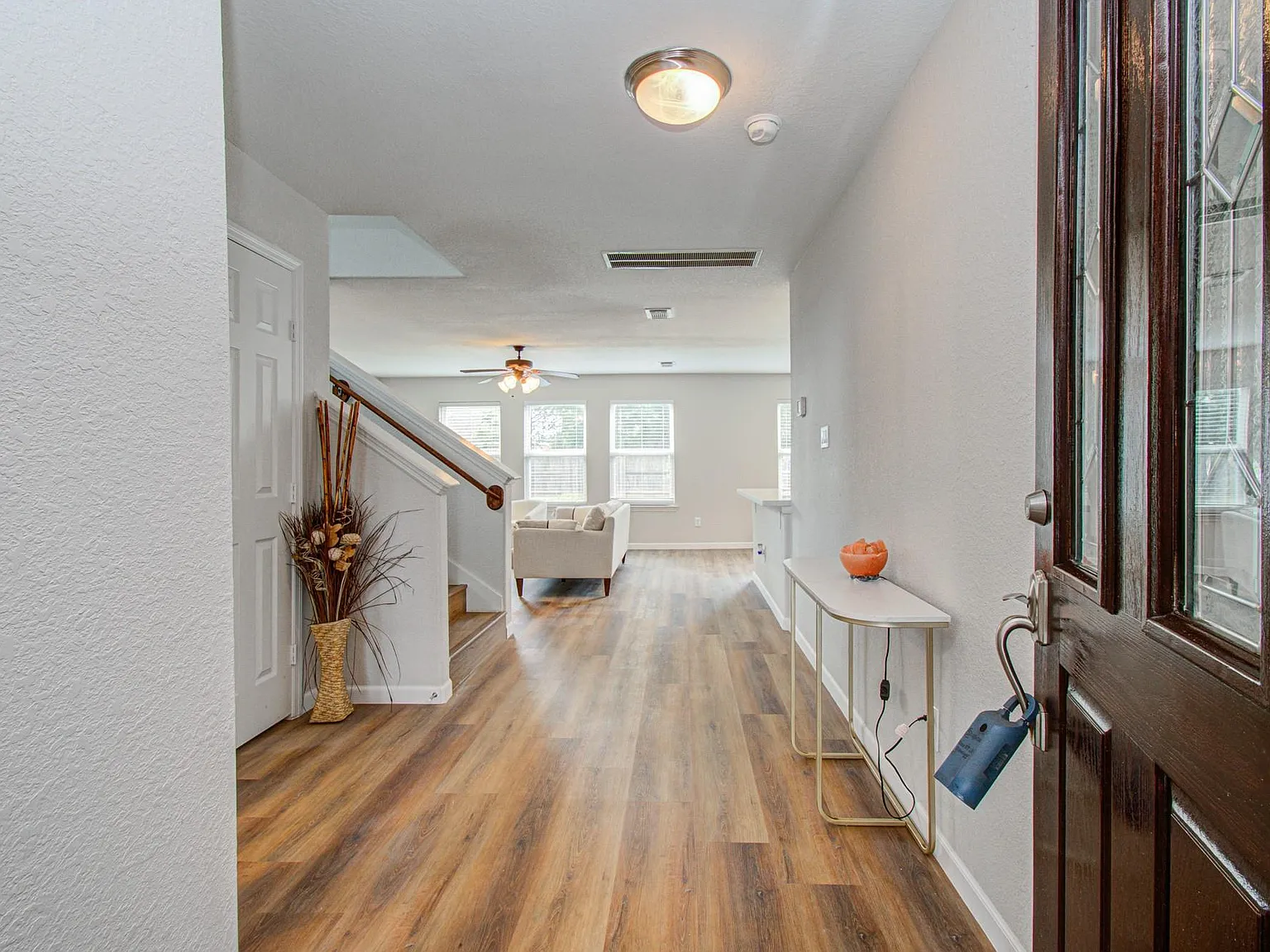 3 bed, 2.5 bath, 2164 sqft, $2,350 — Photo 4