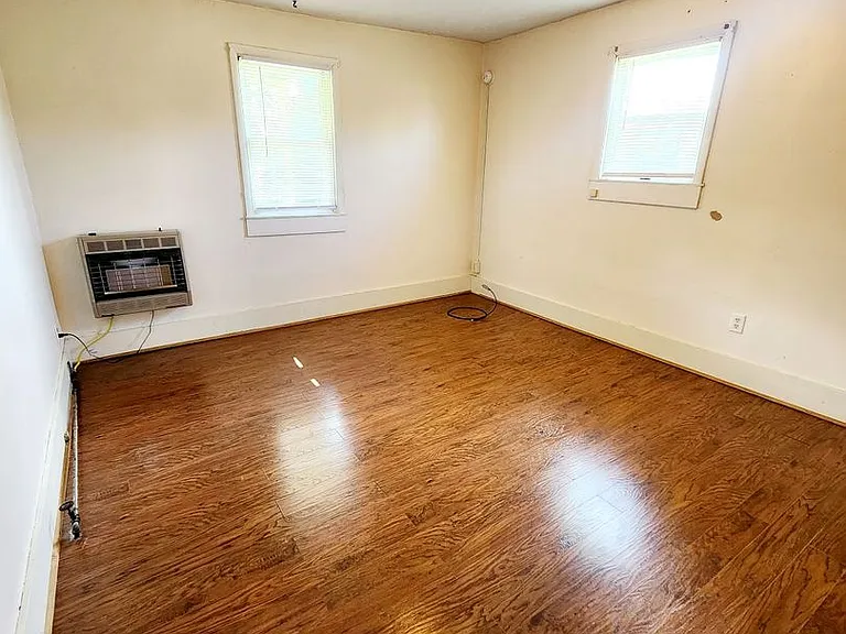 912 Naomi St — Photo 7