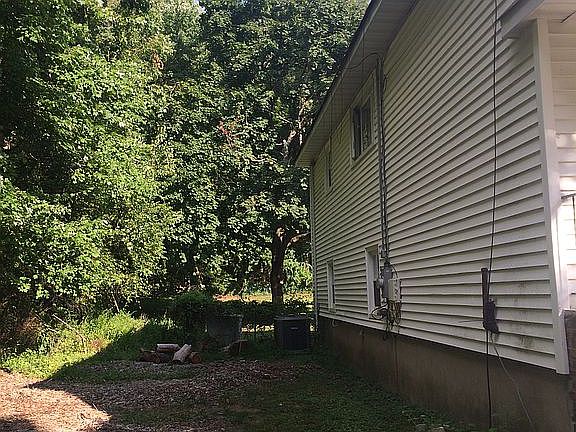 2nd image of 46 Beaverbrook Ln