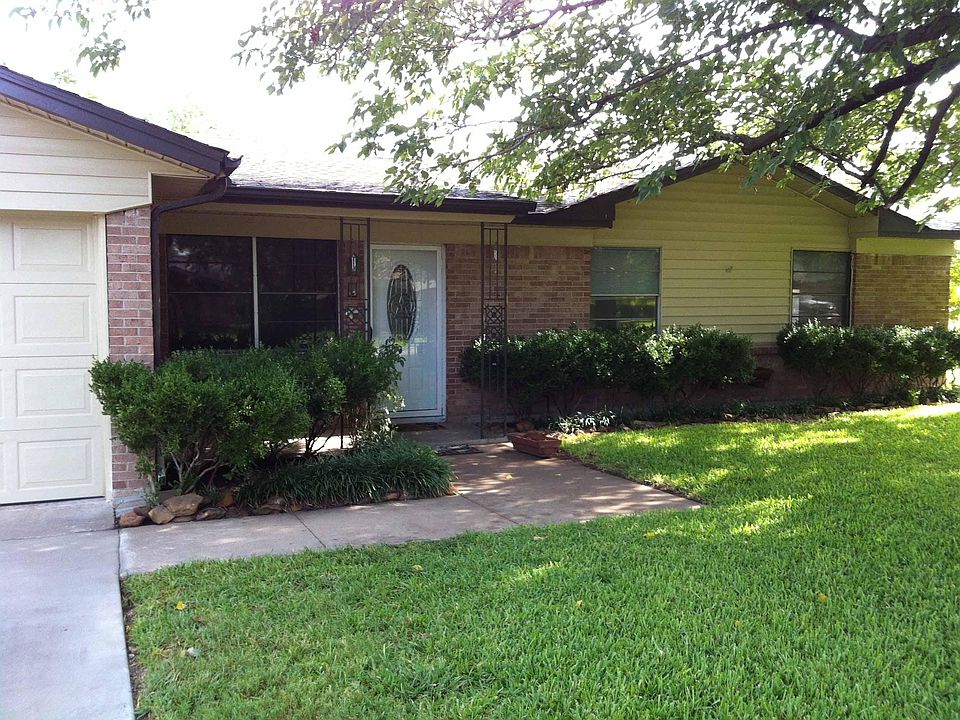 1st image of 1303 SE 21st St