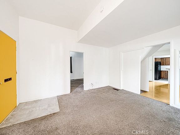 3rd image of 1147 W 4th St