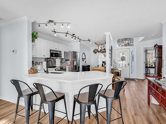 5th image of 125 Point Break Dr.