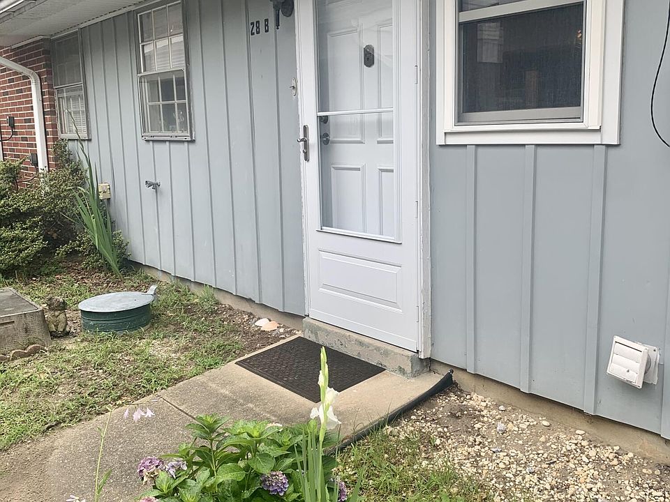 1st image of 28 Buckingham Dr