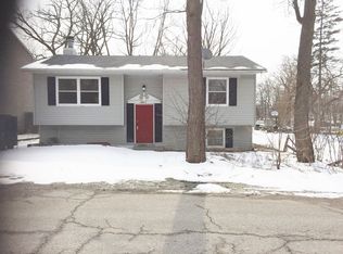 18911 W Hickory St, Mundelein, IL