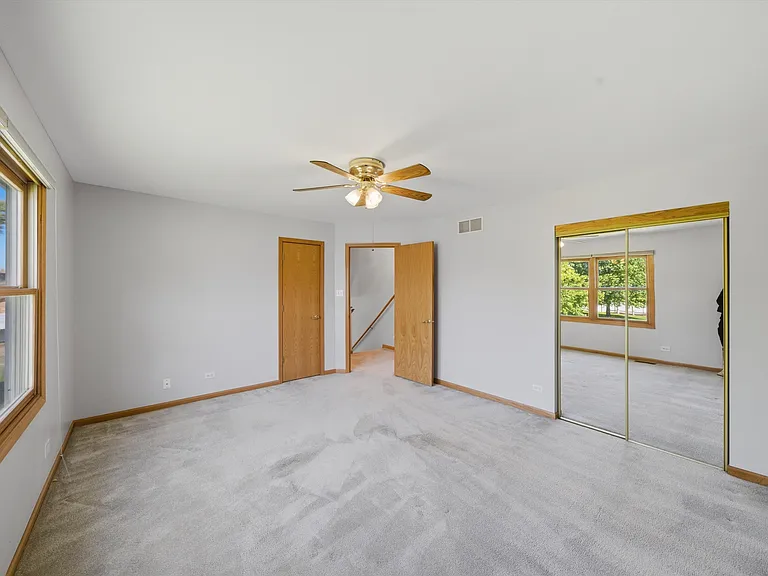 752 Rosanne St — Photo 33