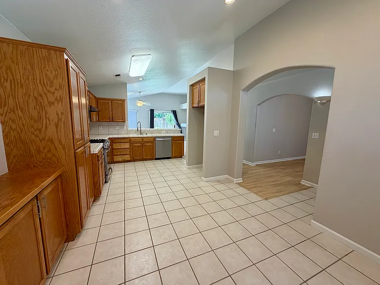 2295 E Niles Ave — Photo 3