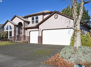 715 SW 28th St, Troutdale, OR 97060