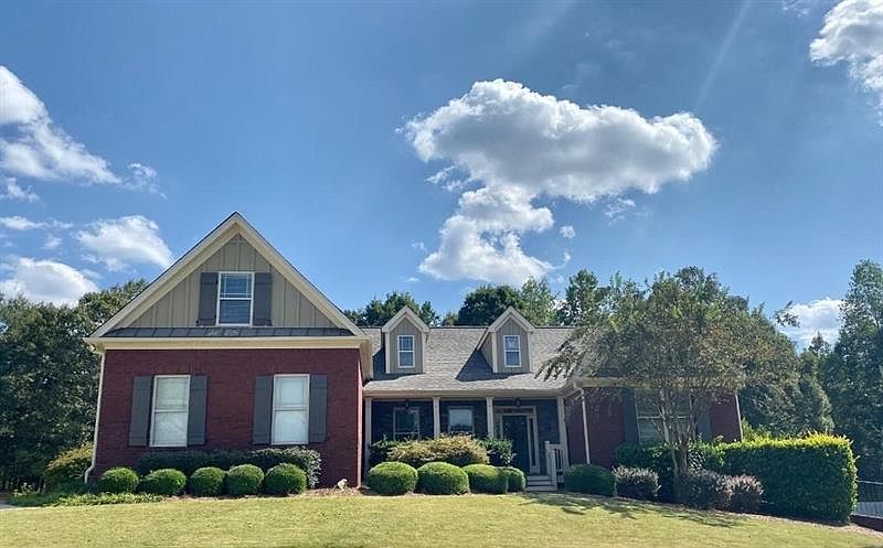 1st image of 590 Lake Crest Dr