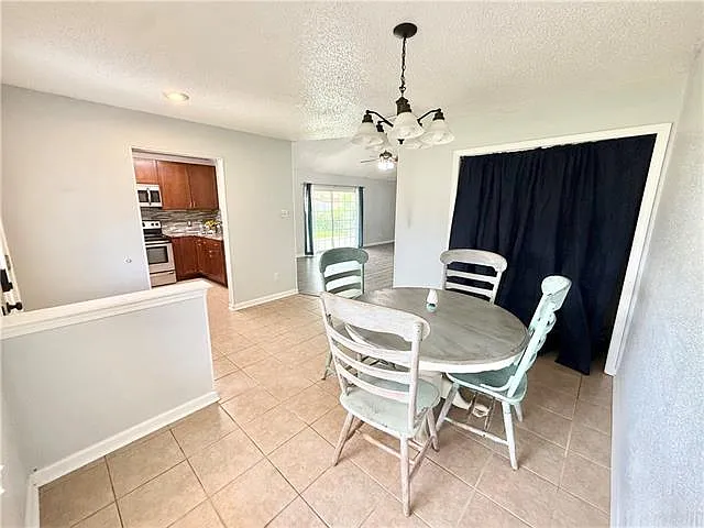 3 bed, 2.0 bath, 1400 sqft, $2,500 — Photo 3