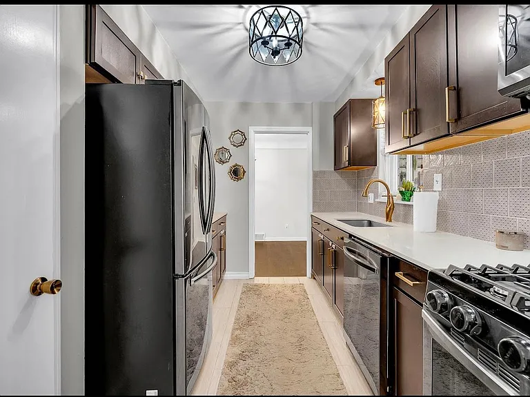 18925 Carlysle Ave — Photo 3