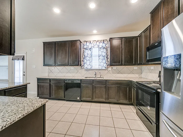 2423 Lazo Smt — Photo 7