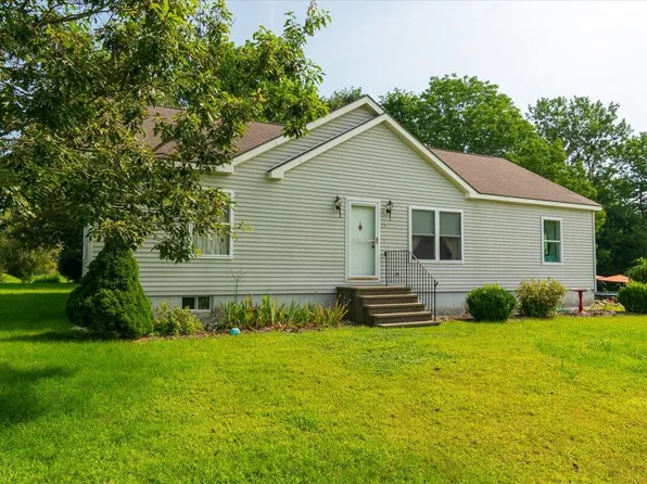 13 Meadow Way, Rockland, ME 04841