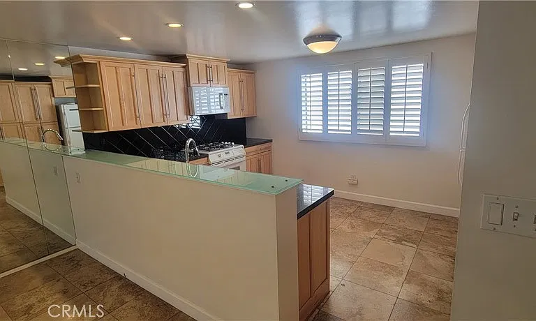 4279 W Sarah St — Photo 7
