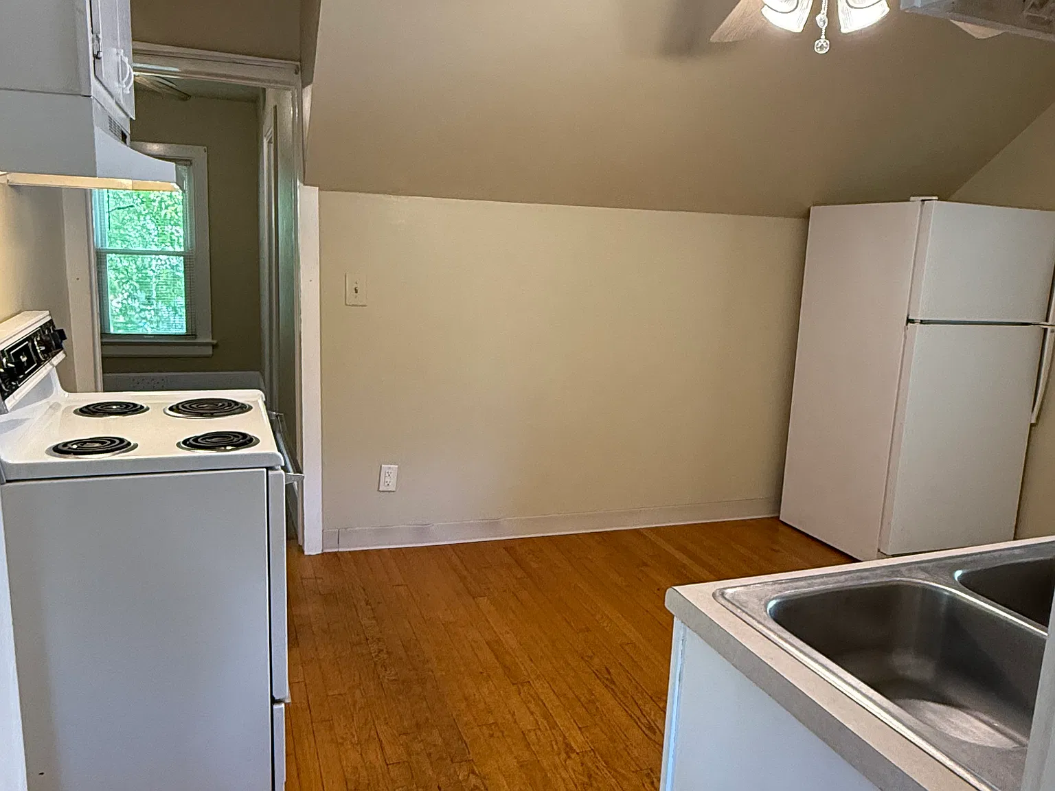 1 bed, $795 — Photo 2
