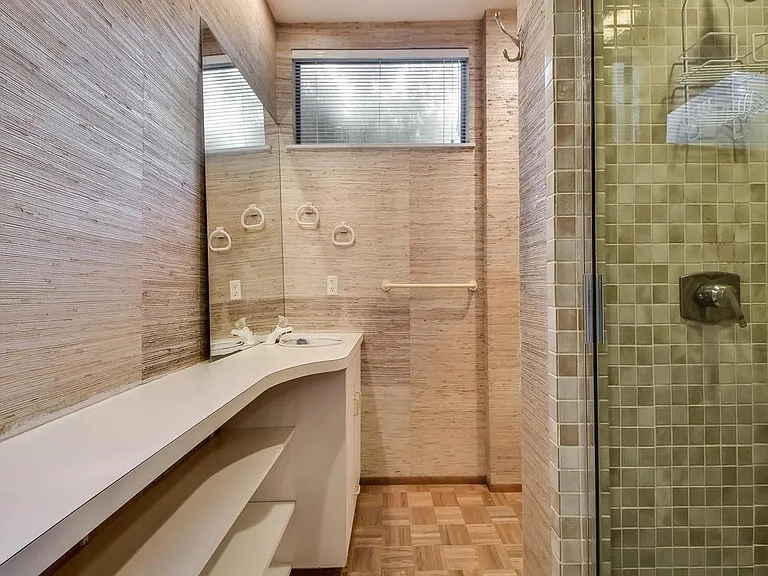 800 Leonard St — Photo 25