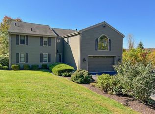 92 N Creek Rd, Staatsburg, NY 12580
