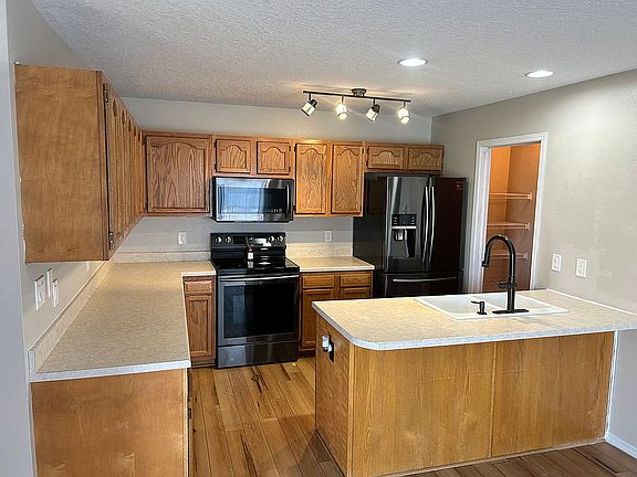 5th image of 2632 NW Heritage Ave