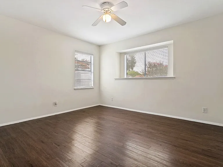 4407 Sun Vista Ln — Photo 17