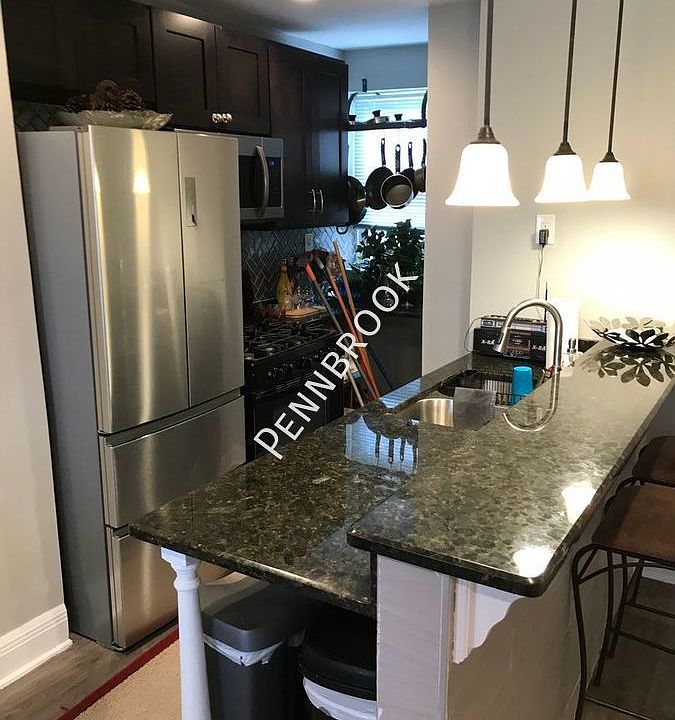 1st image of 634 Diamond St Floor 2