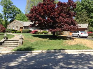 8100 Heacock Ln, Wyncote, PA 19095